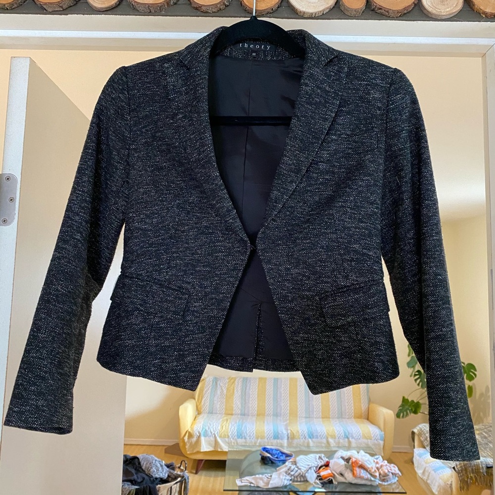 COPY - Theory cropped blazer with hook & eye clos…